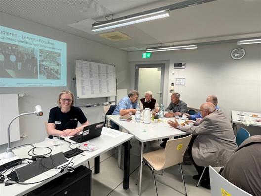 Alumni des Fachbereichs Maschinenbau und Verfahrenstechnik Networking- kleine Gruppe